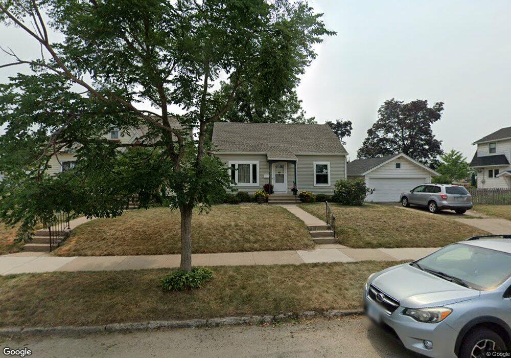 2034 D St SW, Cedar Rapids, IA 52404 - photo 1