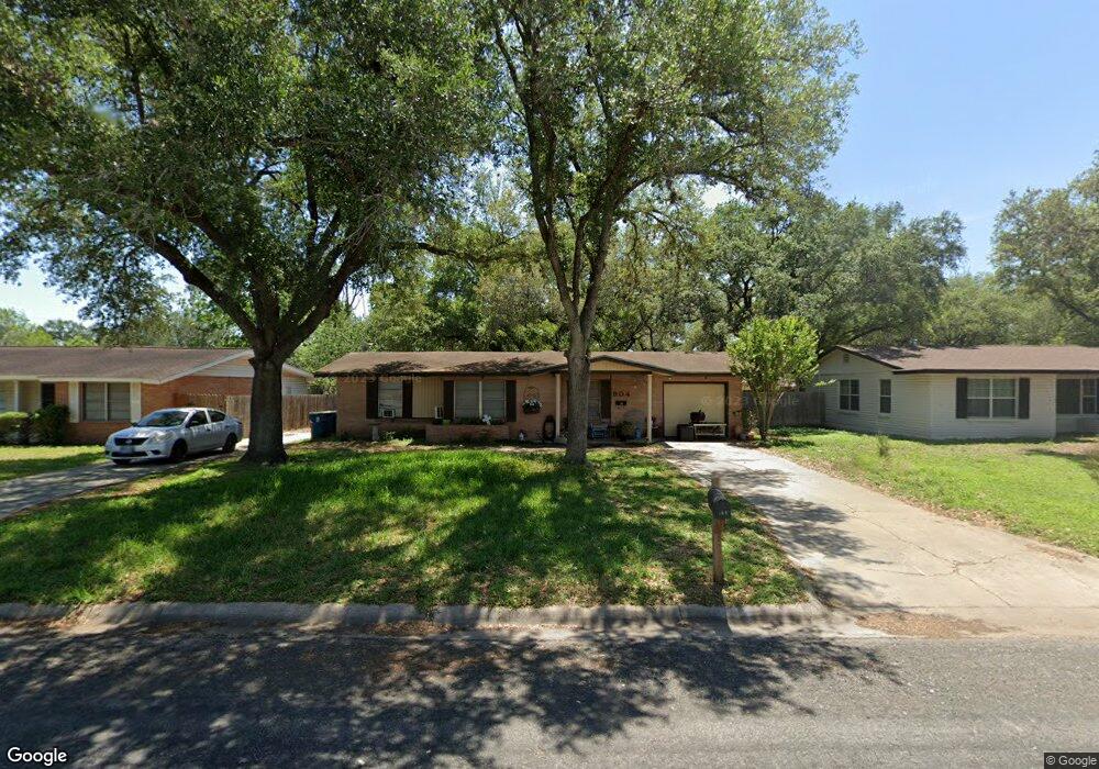 904 E Randall St, Beeville, TX 78102 - photo 1
