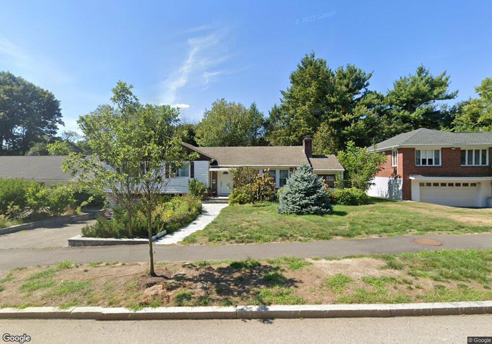 828 W Roxbury Pkwy, Chestnut Hill, MA 02467 - photo 1