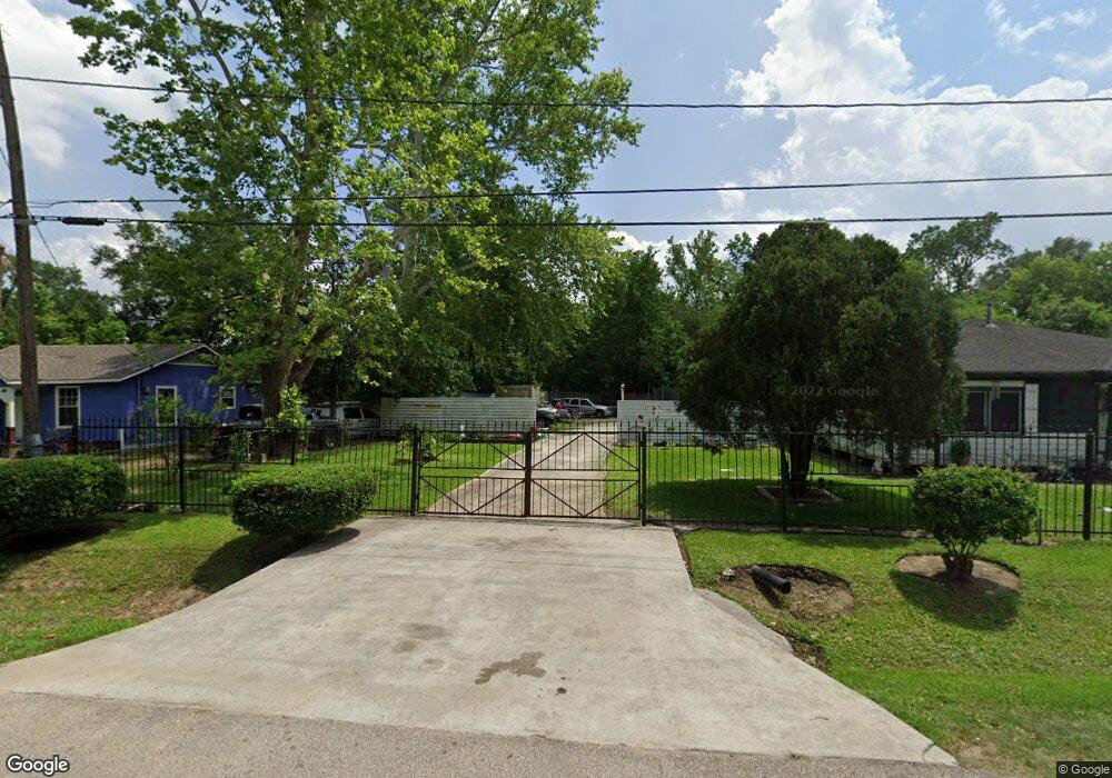 11426 S Glen Manor Dr, Houston, TX 77028 - photo 1