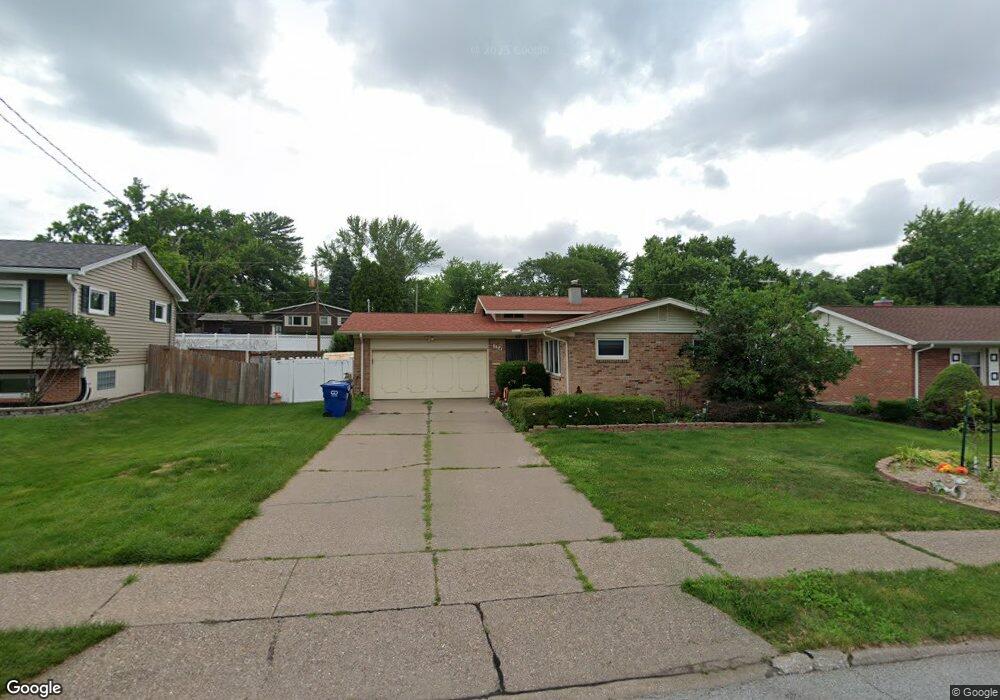 524 Westerfield Rd, Davenport, IA 52806 - photo 1