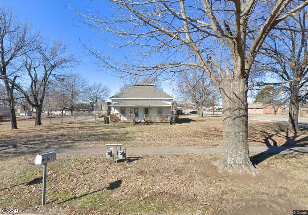 821 N Cherokee Ave, Claremore, OK 74017 - photo 1