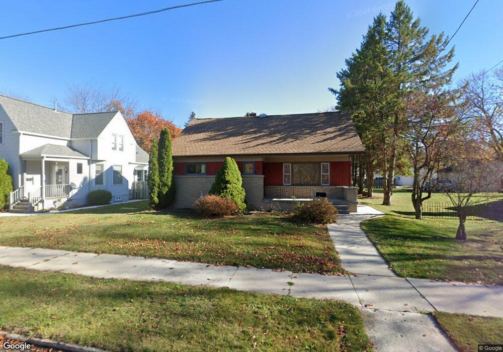 823 N 20th St, Manitowoc, WI 54220 - photo 1