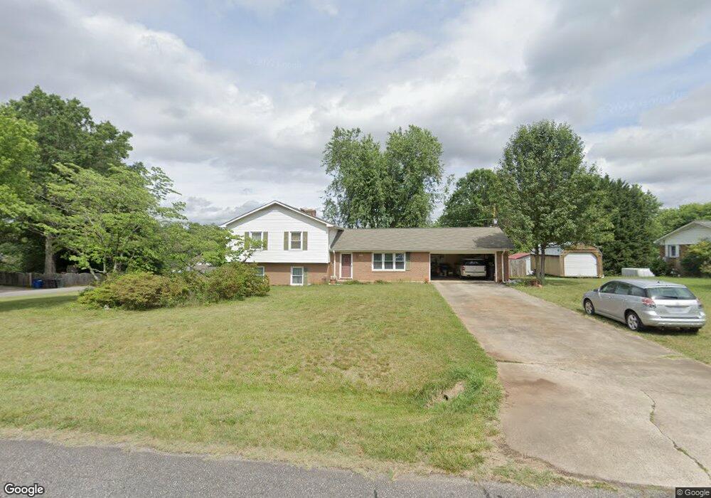 210 Camelot Dr, Statesville, NC 28625 - photo 1