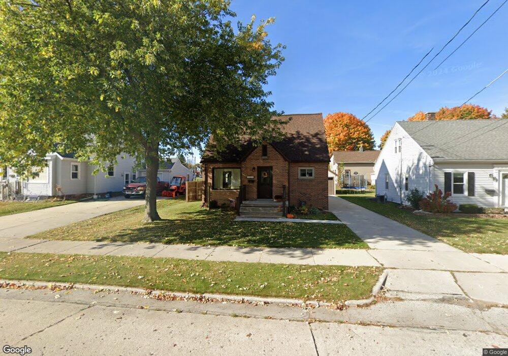 1108 N 12th St, Manitowoc, WI 54220 - photo 1