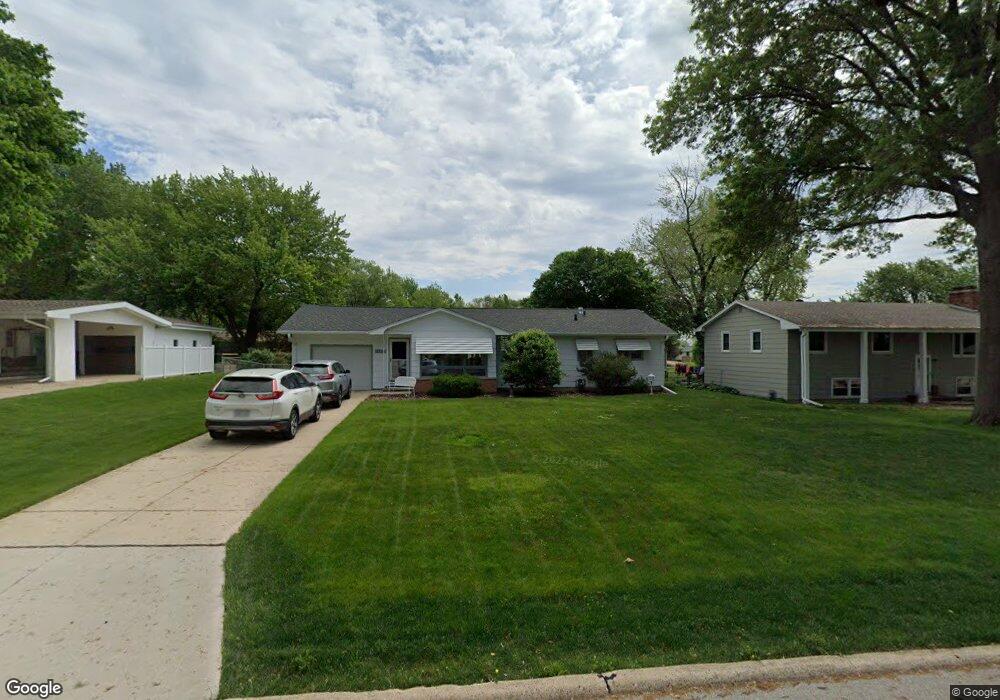 4228 Crestview Dr, Cedar Falls, IA 50613 - photo 1