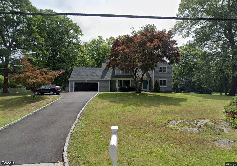 59 Stonehedge Dr S, Greenwich, CT 06831 - photo 1
