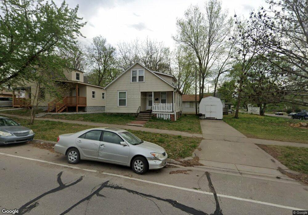619 SW 4th St, Topeka, KS 66603 - photo 1