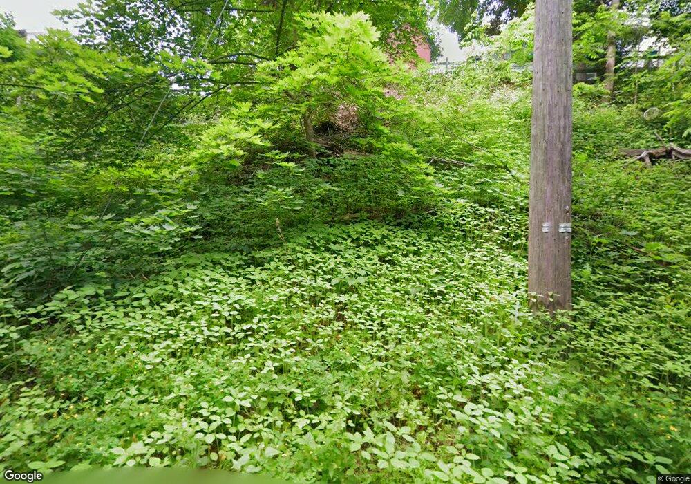 136-138 Railroad St, Slatington, PA 18080 - photo 1