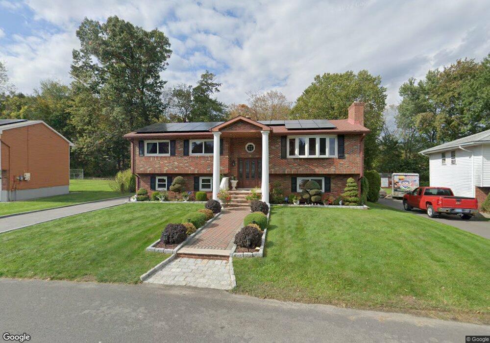 94 Carriage Dr, Waterbury, CT 06708 - photo 1