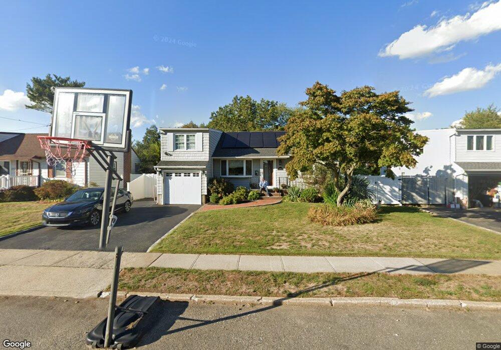 3899 Clove Ct, Seaford, NY 11783 - photo 1