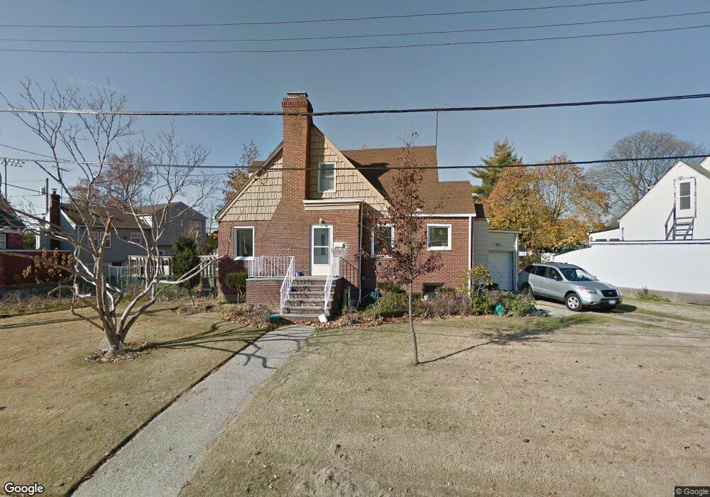 17 Nantucket Ln, Oceanside, NY 11572 - photo 1