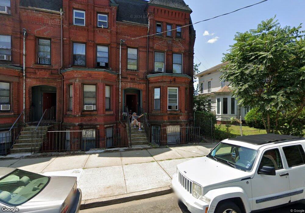 526 E Washington Ave unit 2, Bridgeport, CT 06608 - photo 1