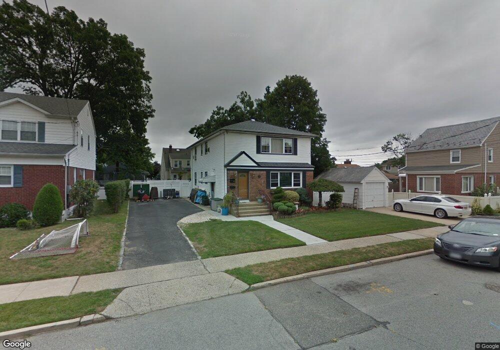 55 Chestnut St, Rockville Centre, NY 11570 - photo 1