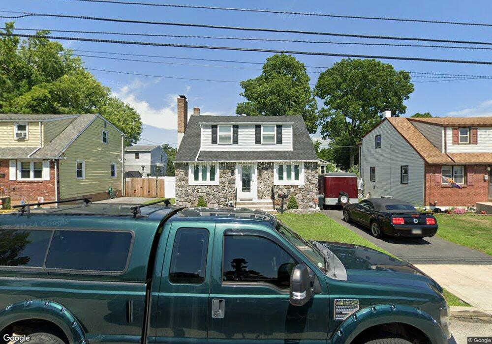 432 Edgewood Ave, Folsom, PA 19033 - photo 1