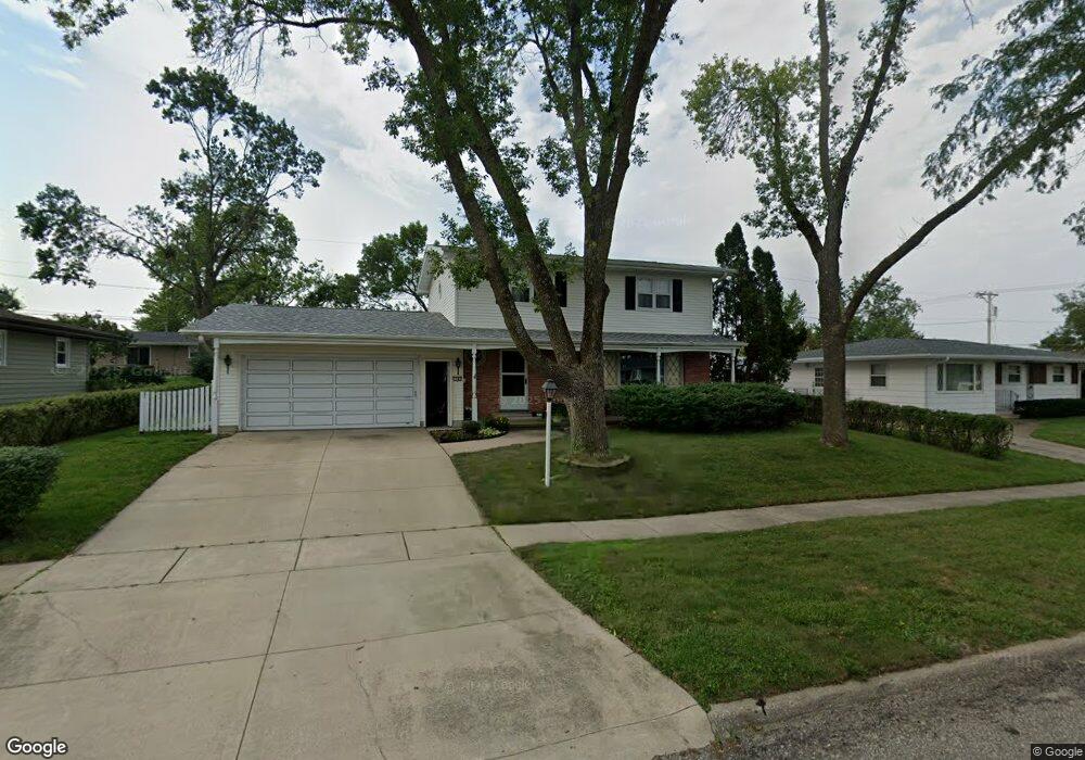 1585 Hillview Dr, Marion, IA 52302 - photo 1