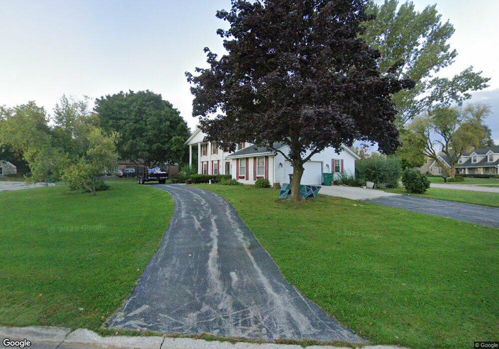 W162N8241 Tamarack Ct, Menomonee Falls, WI 53051 - photo 1