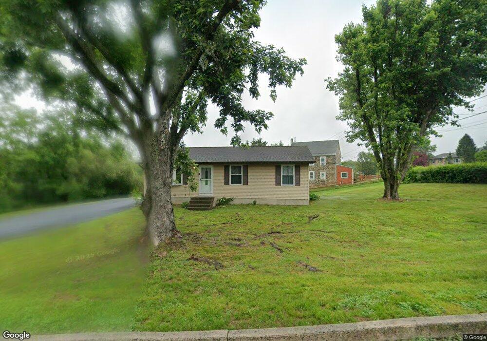 7305 E Hillcrest Ln, Slatington, PA 18080 - photo 1