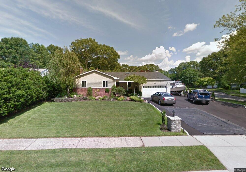 7 Melrose Ln, ComMacK, NY 11725 - photo 1