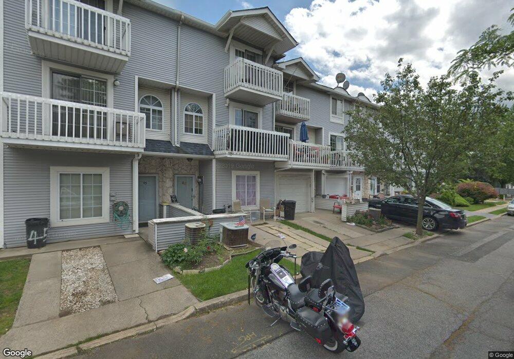 43 Country Dr E unit A, Staten Island, NY 10314 - photo 1