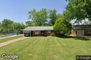9747 Duke Dr, Saint Louis, MO 63136