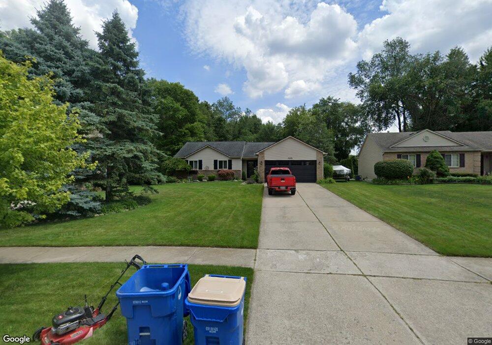 7293 Roberta Ln, Waterford, MI 48327 - photo 1