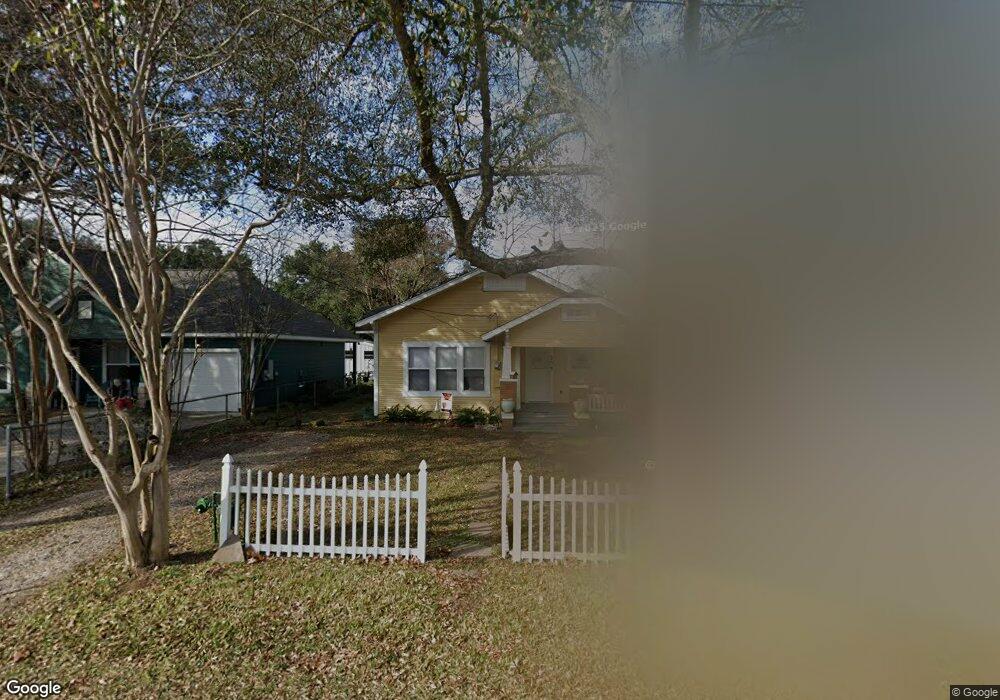 302 Epps St, Tomball, TX 77375 - photo 1