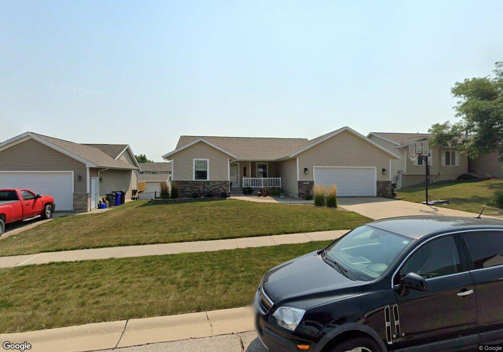 1221 Koudsi Blvd NW, Cedar Rapids, IA 52405 - photo 1