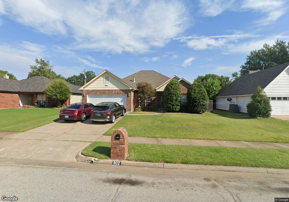 902 W Pittsburg Place, Broken Arrow, OK 74012 - photo 1