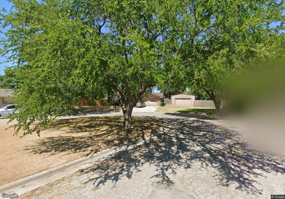 908 Kent Cir, Gainesville, TX 76240 - photo 1