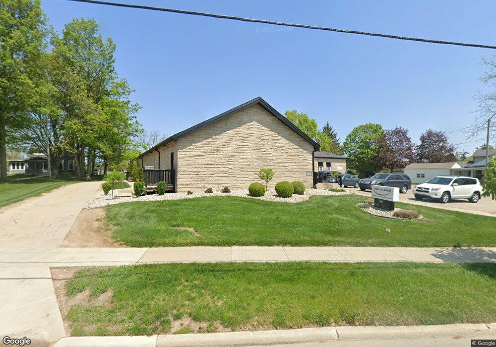 562 W Maple Ave, Adrian, MI 49221 - photo 1