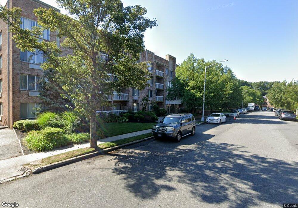 171 Wellington Ct unit 3H, Staten Island, NY 10314 - photo 1