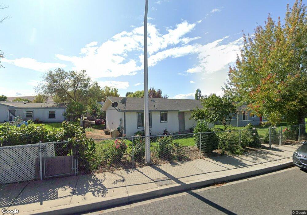 206 W Moxee Ave, Moxee, WA 98936 - photo 1