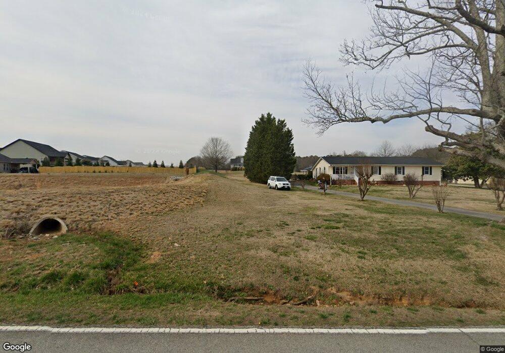 318 Berry Rd, Boiling Springs, SC 29316 - photo 1