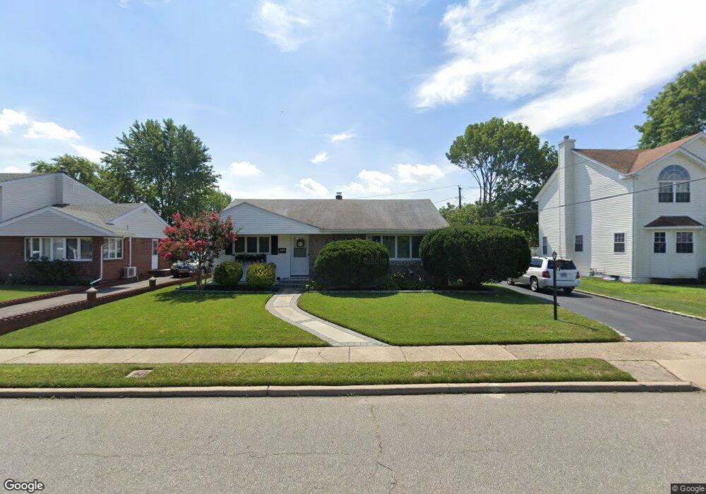 31 Dennis Ln, Bethpage, NY 11714 - photo 1