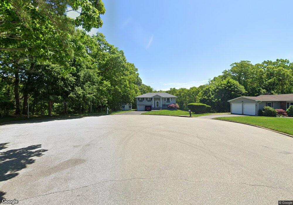 32 Heron Ln, ComMacK, NY 11725 - photo 1