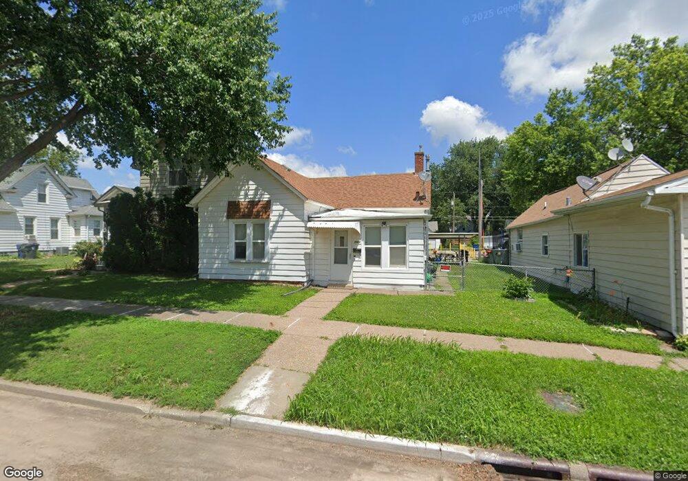 2308 W 1st St, Davenport, IA 52802 - photo 1