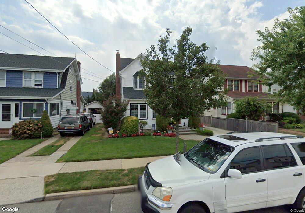 32 Malden Ave, Lynbrook, NY 11563 - photo 1