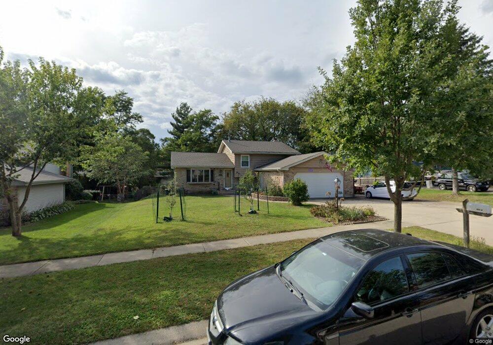 820 W Vista Dr, Algonquin, IL 60102 - photo 1