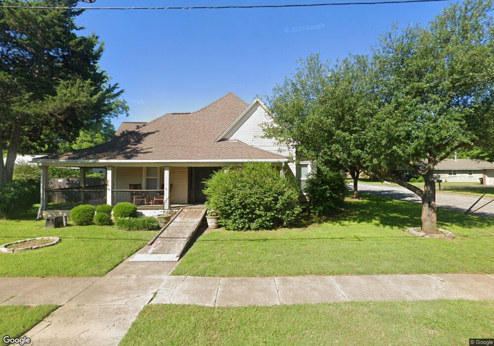 323 N Pendell Ave, Cleburne, TX 76033 - photo 1