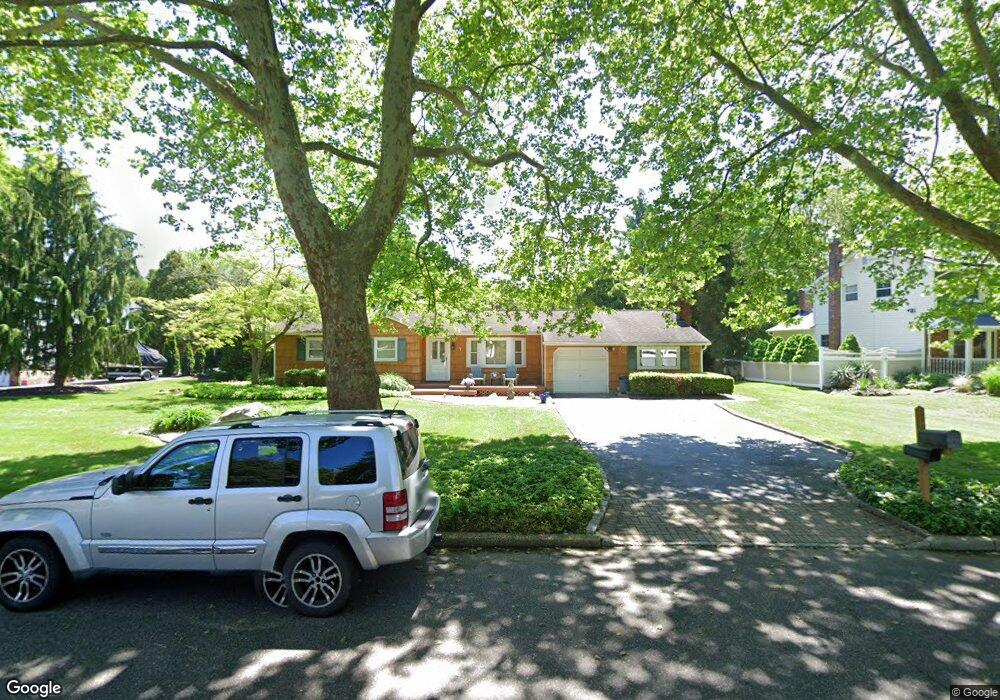 7 Pinecone Ln, ComMacK, NY 11725 - photo 1