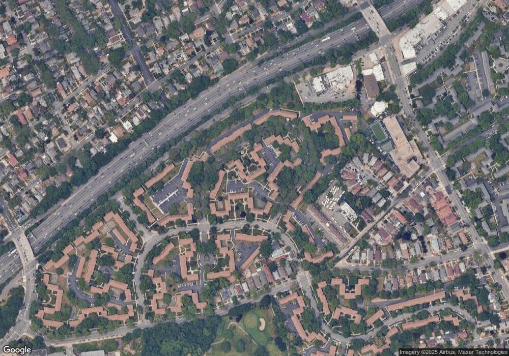 24611 57th Dr unit 16L, Little Neck, NY 11362 - photo 1