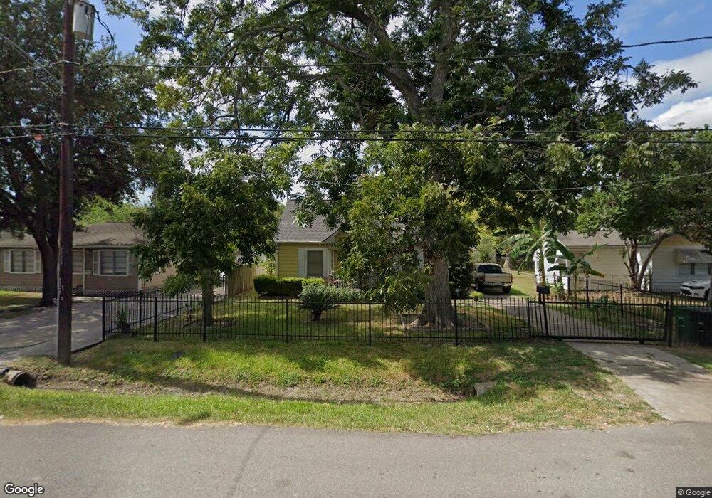 5211 Barrett St, Houston, TX 77022 - photo 1