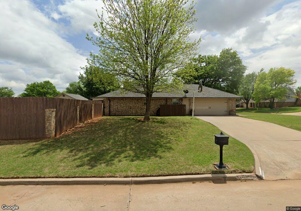 2208 Twin Dr, Duncan, OK 73533 - photo 1