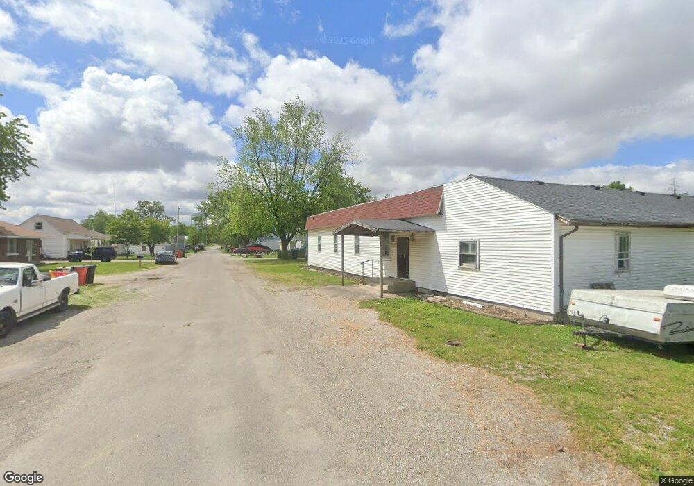 715 N 2nd Division St, Mattoon, IL 61938 - photo 1