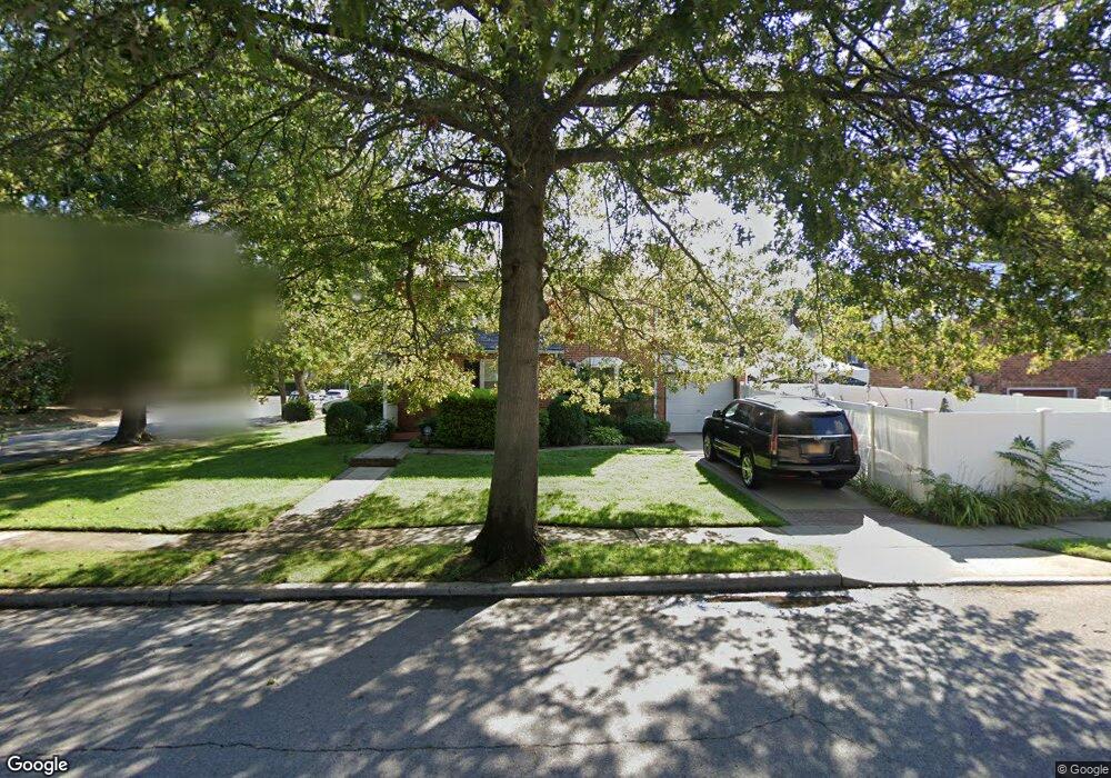 999 Lincoln Rd, West Hempstead, NY 11552 - photo 1