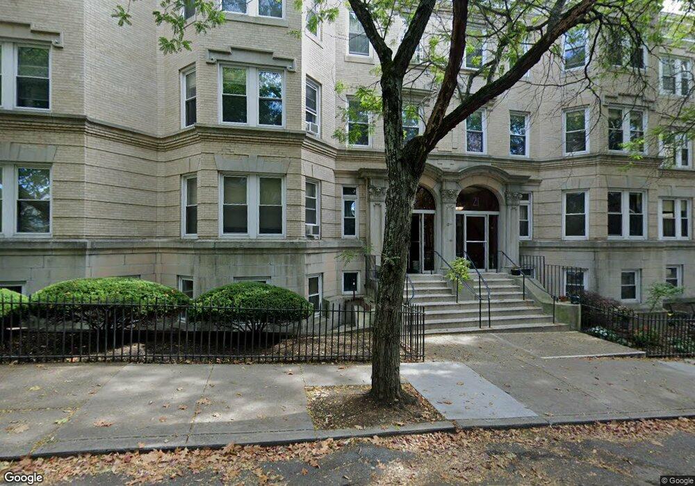 23 Warwick Rd unit 23-4, Brookline, MA 02445 - photo 1