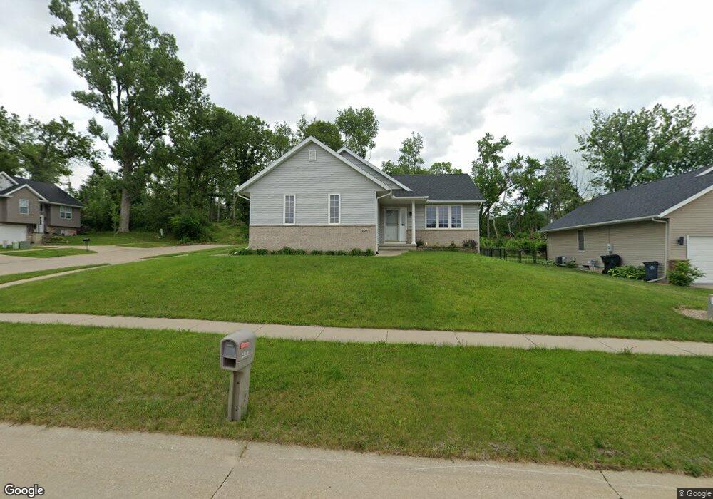 4001 Jackson Cir NW, Cedar Rapids, IA 52405 - photo 1