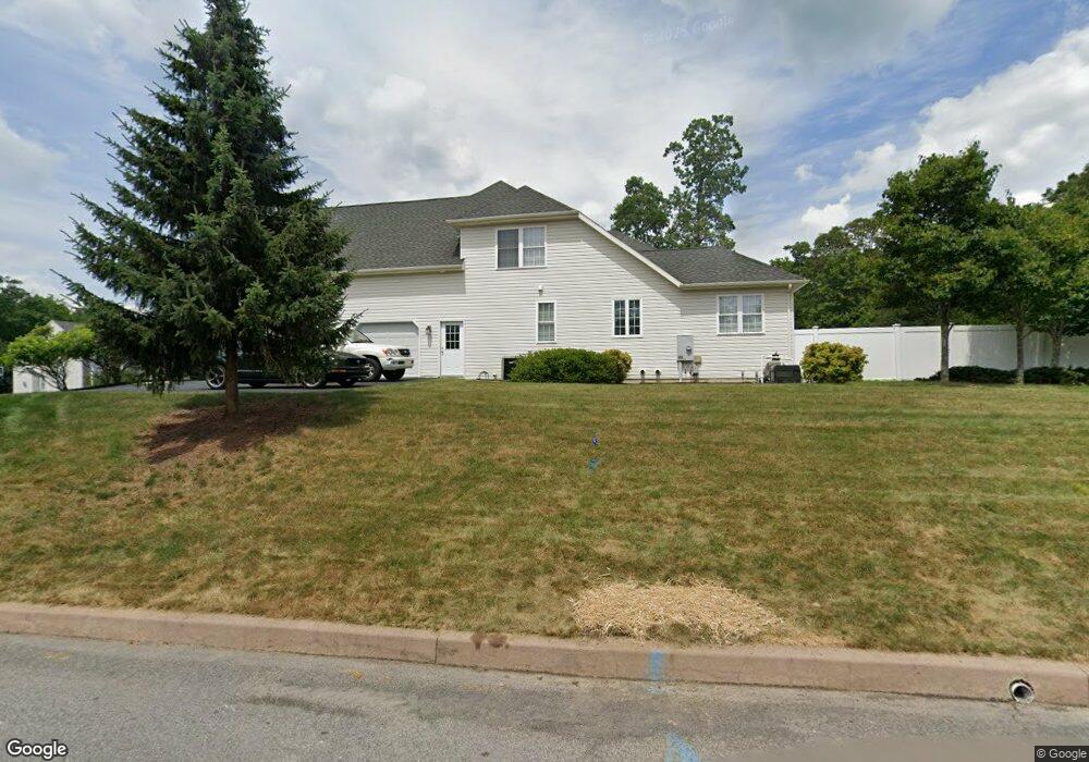 1061 Woodberry Dr, Mountain Top, PA 18707 - photo 1