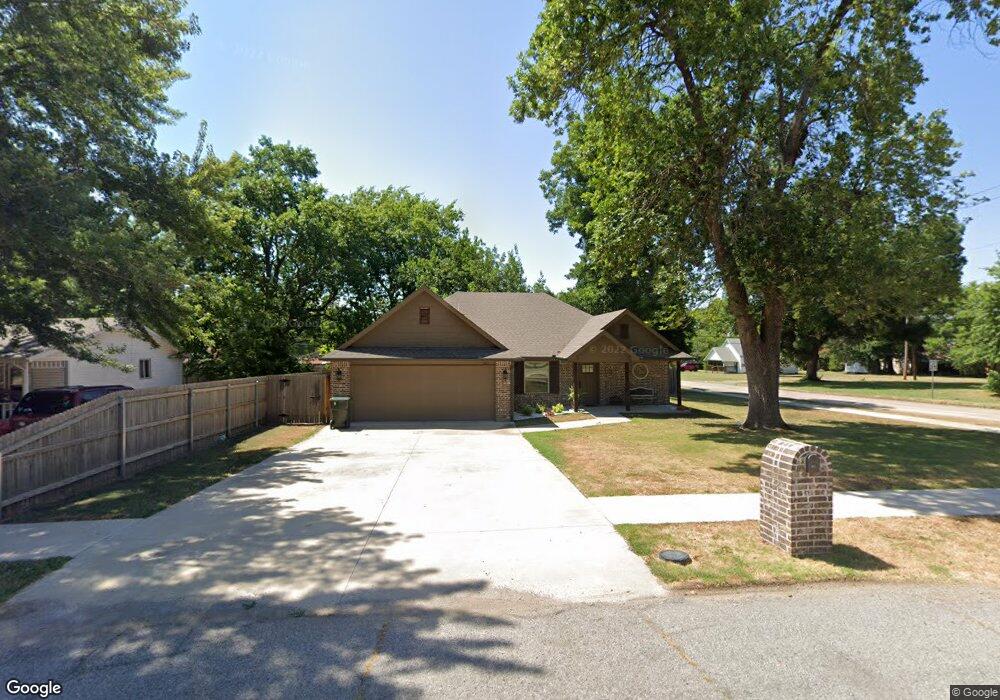 821 N Choctaw Ave, Claremore, OK 74017 - photo 1